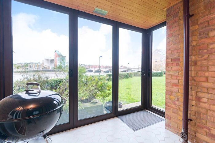 2 Bedroom Flat For Sale In Milton Court, Fulham, London, SW6