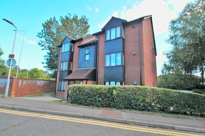 Studio To Rent In Amberley Way, Uxbridge, UB10