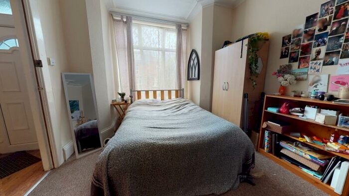 5 Bedroom Terraced House To Rent In Wrangthorn Terrace, Hyde Park, Leeds, LS6