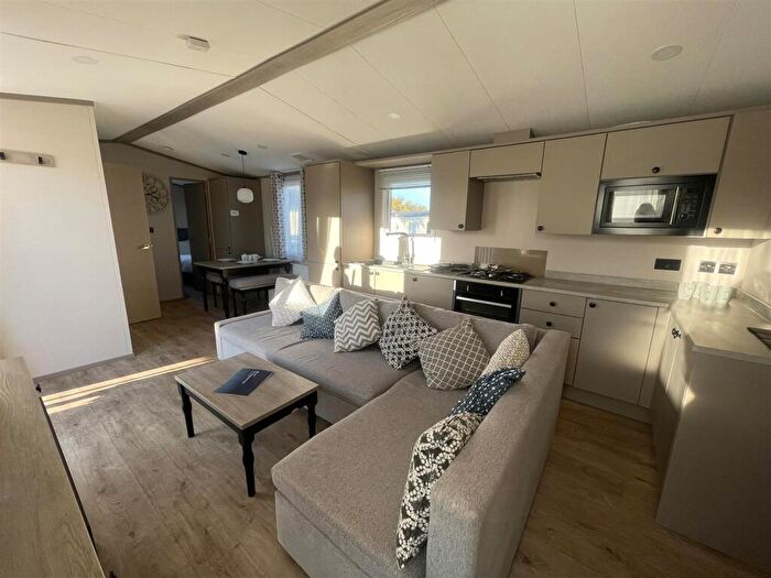 3 Bedroom Park Home For Sale In Monkton Street, Monkton, Ramsgate, CT12