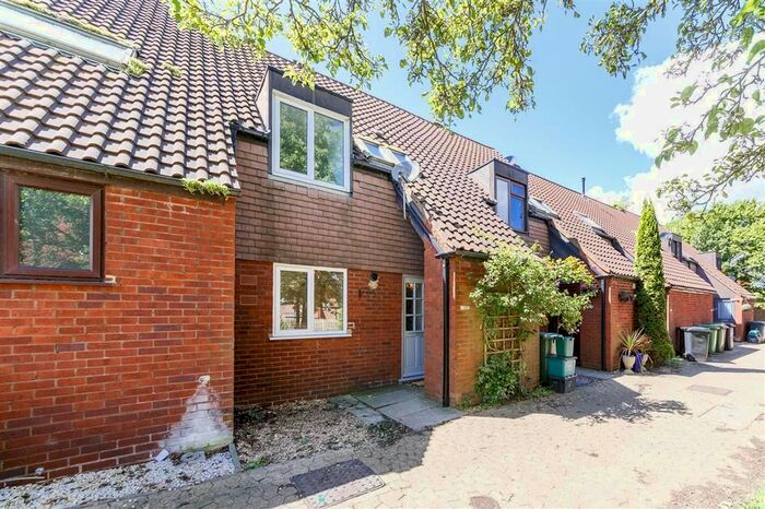 3 Bedroom Property To Rent In Newgate Close, St.Albans, AL4