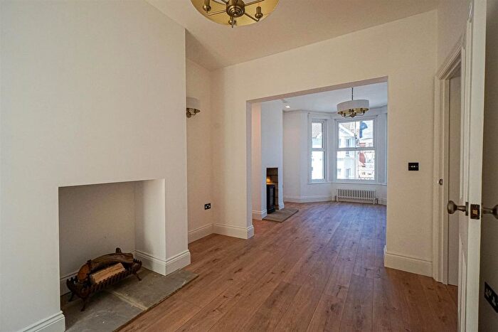 3 Bedroom End Terrace House For Sale In Emmanuel Road, Hastings, TN34