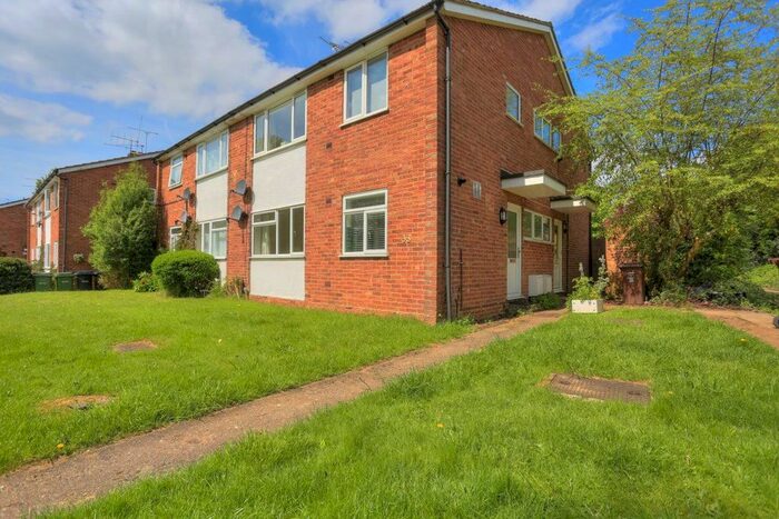 2 Bedroom Maisonette To Rent In Gilpin Green, Harpenden, Herts AL5