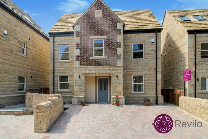 4 Bedroom Detached House To Rent In Weavers Moorings, Walsden, OL14