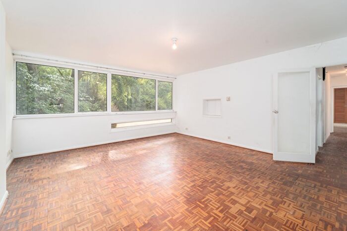 2 Bedroom Flat For Sale In Avenue Road, Crouch End, N6