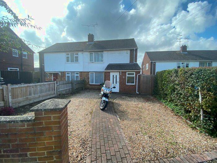 3 Bedroom End Of Terrace House To Rent In Purley Way, Frimley, GU16