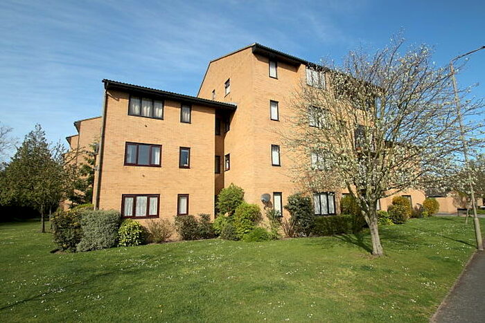 1 Bedroom Flat To Rent In The Rowans, Woking, GU22