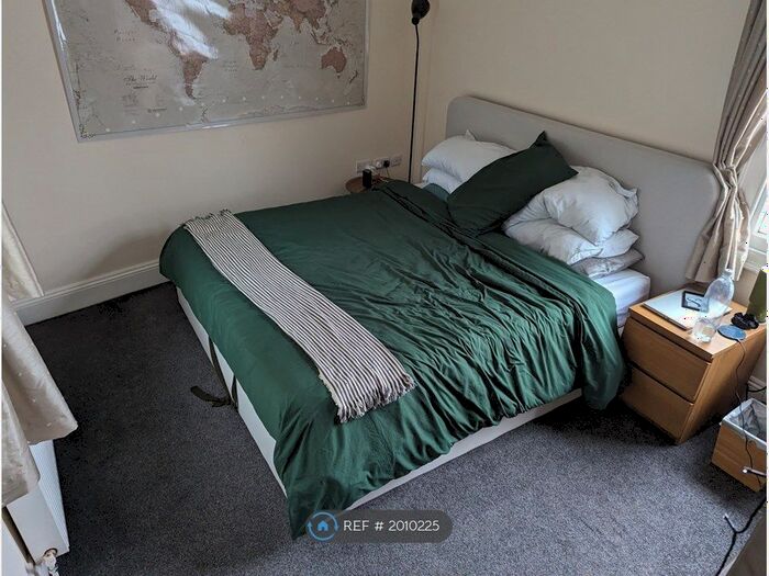 2 Bedroom Flat To Rent In Plymouth Road, Totnes, TQ9