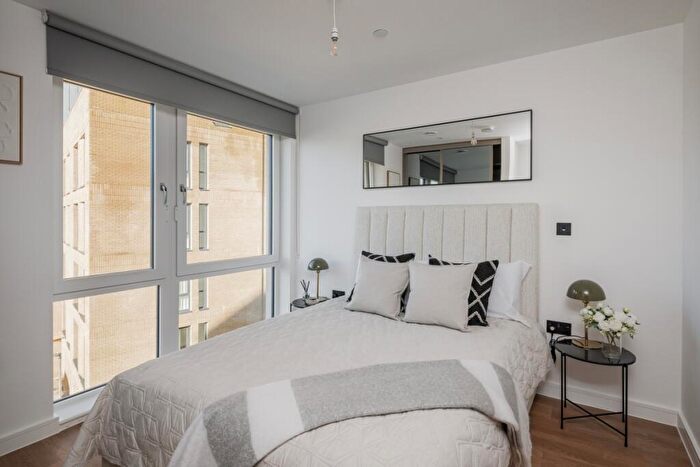 2 Bedroom Apartment To Rent In The Willows Bath, BA2
