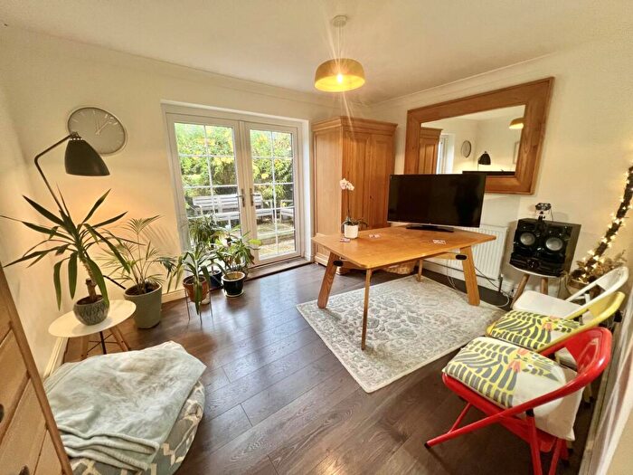 2 Bedroom Maisonette For Sale In Crescent Road, Warley, Brentwood, CM14