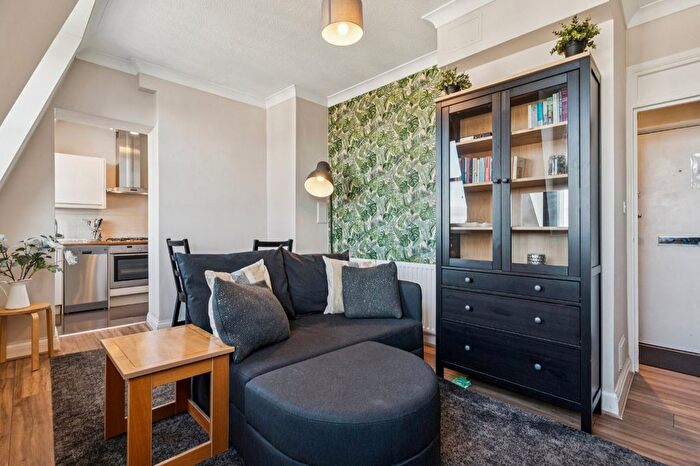 1 Bedroom Flat To Rent In Radford House, Pembridge Gardens, W2