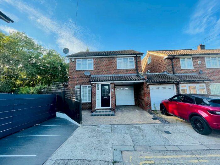 3 Bedroom Semi-Detached House To Rent In Stanmore, Greater London, HA7
