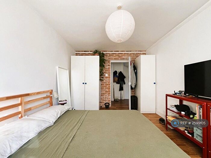 2 Bedroom Flat To Rent In Mount Pleasant Lane, London, E5