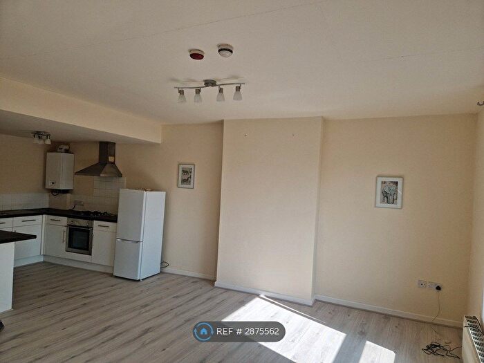 1 Bedroom Flat To Rent In Frances Street, Elland, HX5