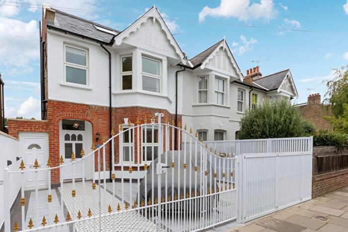 5 Bedroom End Of Terrace House For Sale In St. Leonards Road, East Sheen, SW14