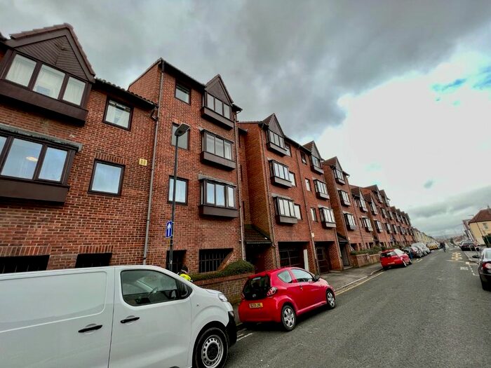 Studio To Rent In Frampton Court, Victoria Avenue, Redfield, Bristol, BS5