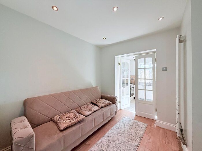 2 Bedroom Maisonette To Rent In First Floor, Carlton Avenue, Harrow, HA3