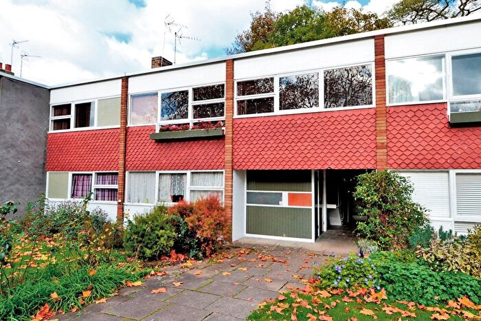 2 Bedroom Flat For Sale In Parkleys, Richmond, TW10