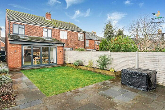 3 Bedroom Semi Detached House For Sale In Queens Road, Thame, Oxfordshire, OX9