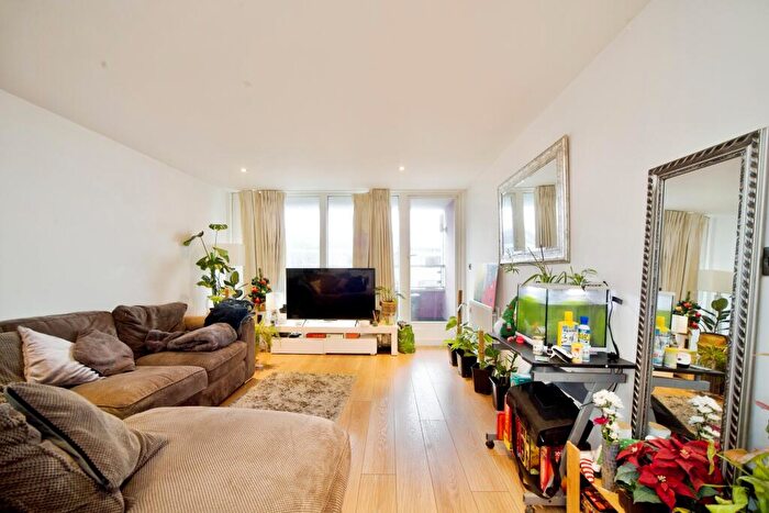 2 Bedroom Flat For Sale In Rainhill Way, London, E3
