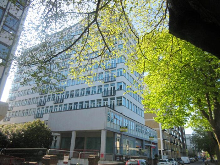 2 Bedroom Apartment To Rent In Victoria Avenue, Southend On Sea, SS2