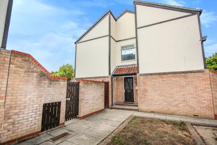 1 Bedroom Flat To Rent In Lanham Place, Basildon, SS13