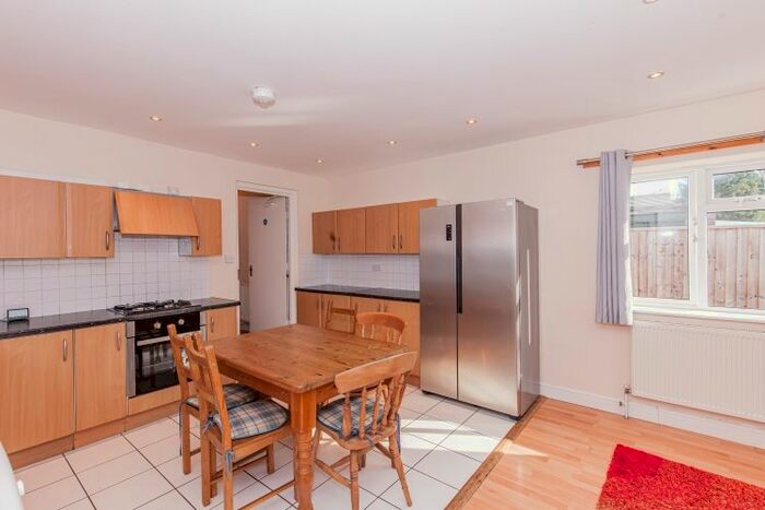 5 Bedroom Flat To Rent In Headington Road, Headington, Oxford OX3