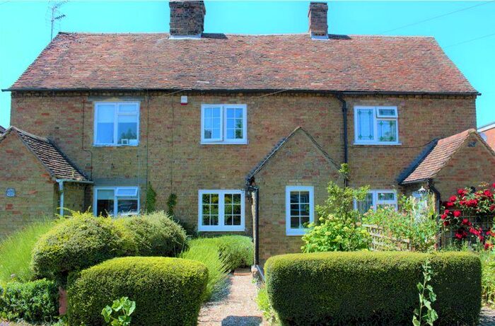 2 Bedroom Terraced House For Sale In Silver End Road, Bedford, MK45