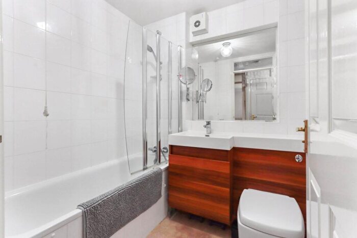 1 Bedroom Flat For Sale In Friern Park, N12