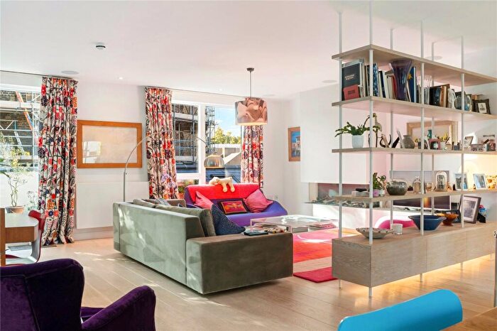 3 Bedroom Terraced House For Sale In River Street Mews, Clerkenwell, London, EC1R
