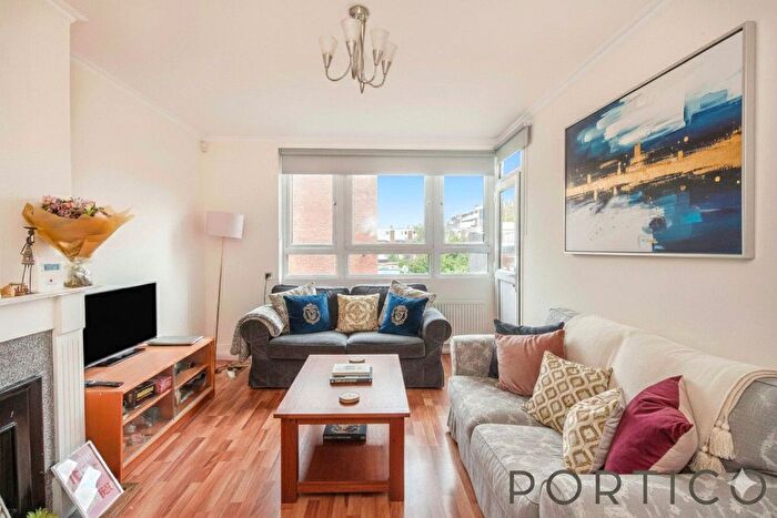 3 Bedroom Flat To Rent In Heron House, Searles Close, London, SW11