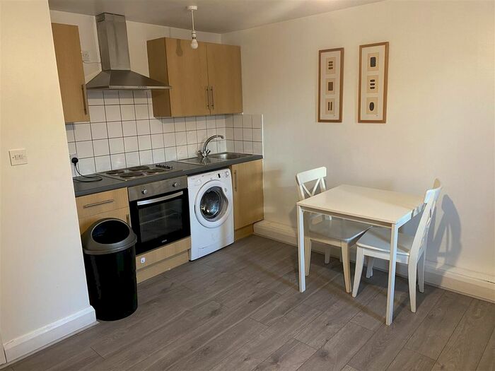 Studio To Rent In Haymill Close, Perivale, Greenford, UB6