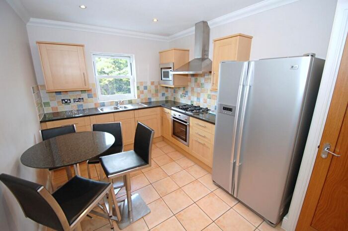 2 Bedroom Flat To Rent In London Road, Bagshot, GU19
