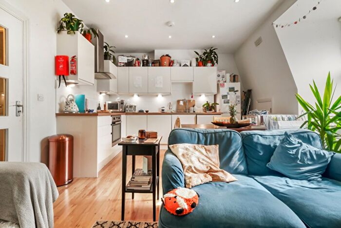 2 Bedroom Flat To Rent In Avenue Mews, Muswell Hill, N10