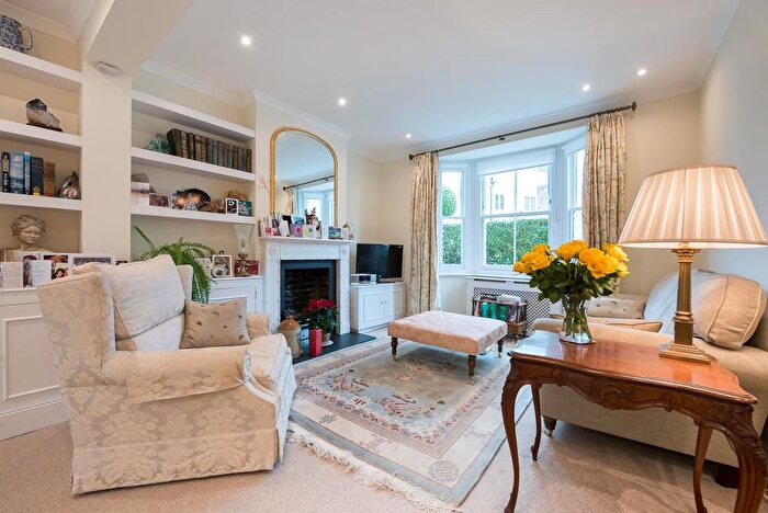 4 Bedroom Property To Rent In Poyntz Road, London, SW11