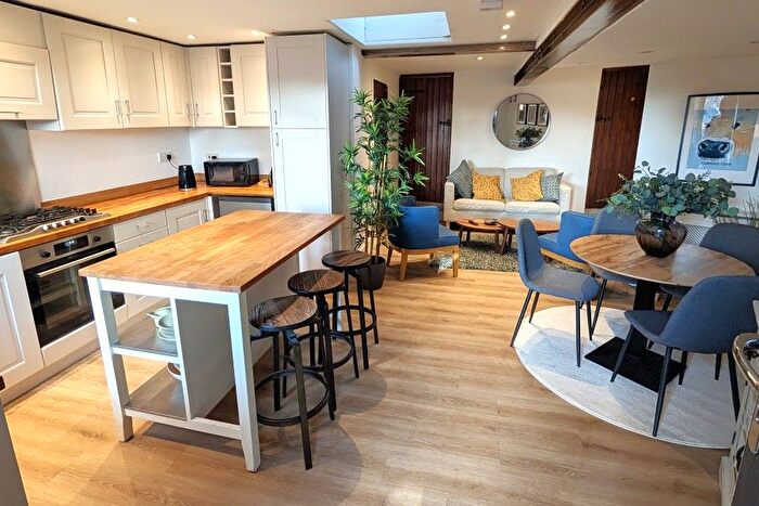 2 Bedroom Flat To Rent In Chobham, Surrey, ., GU24