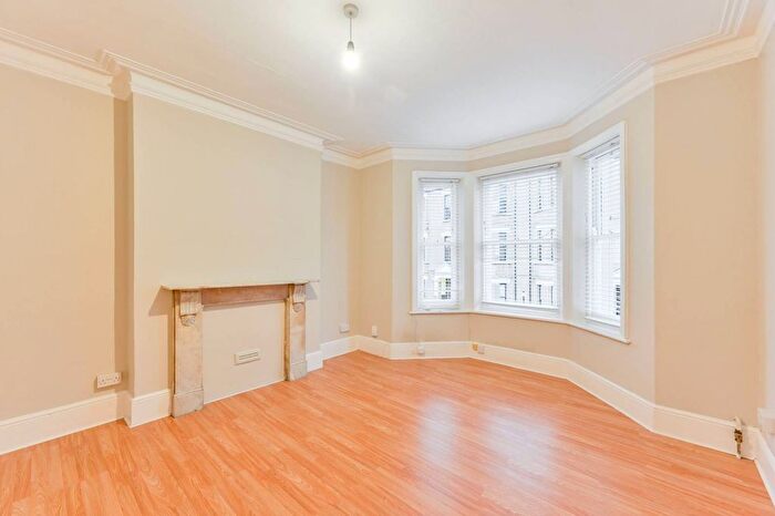 2 Bedroom Flat To Rent In Mowll Street, Oval, London, SW9