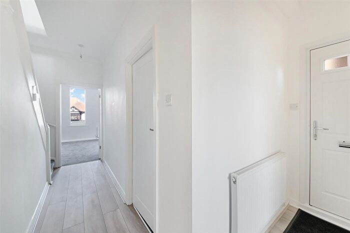 3 Bedroom Flat To Rent In London Road, Cheam, SM3
