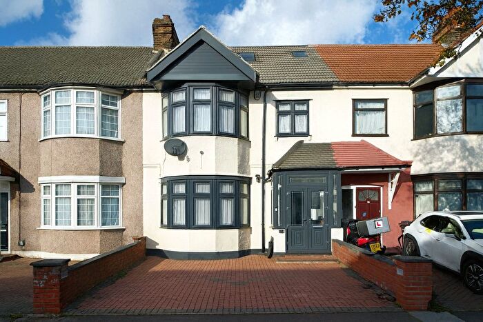 5 Bedroom Terraced House For Sale In Castleview Gardens, Redbridge, Essex, IG1