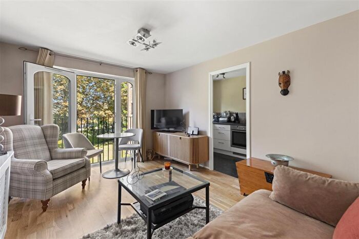 1 Bedroom Flat For Sale In Burket Close, Norwood Green, Southall, UB2