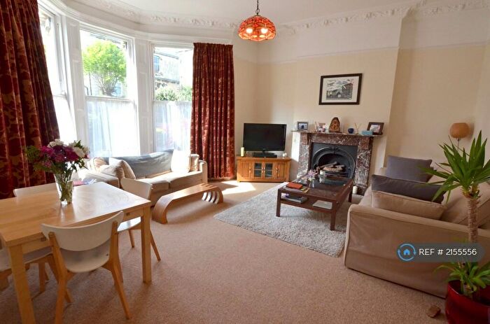2 Bedroom Flat To Rent In The Fosseway, Bristol, BS8