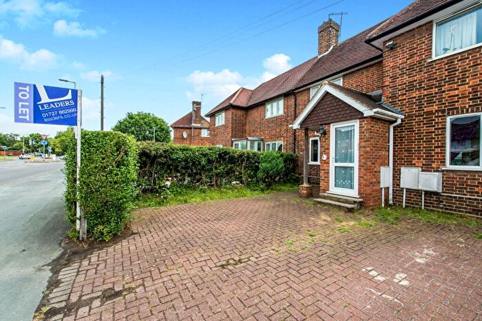 2 Bedroom Apartment To Rent In Drakes Drive, AL1