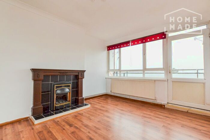 3 Bedroom Flat To Rent In Brinkburn Close, London, SE2