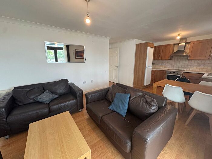 2 Bedroom Flat To Rent In Maltings Close, London, E3