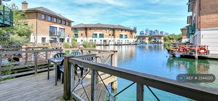 2 Bedroom Flat To Rent In Plover Way, London, SE16