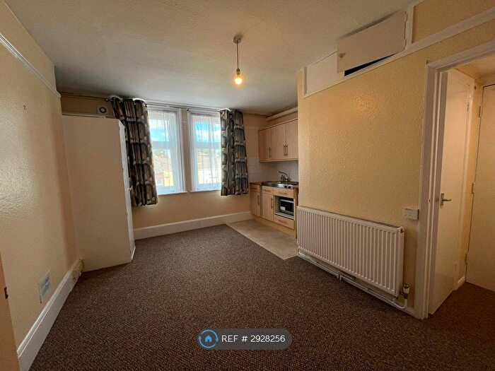 Studio To Rent In Tonbridge Road, Maidstone, ME16