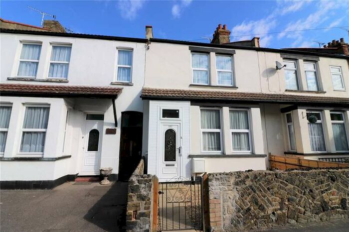 Houses for sale & to rent in SS2 4EX, North Avenue,,St