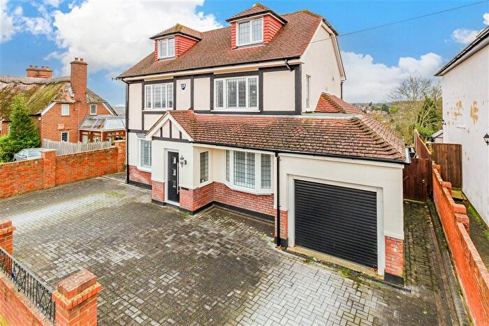 5 Bedroom Detached House For Sale In The Ridgeway, Chatham, Kent, ME4