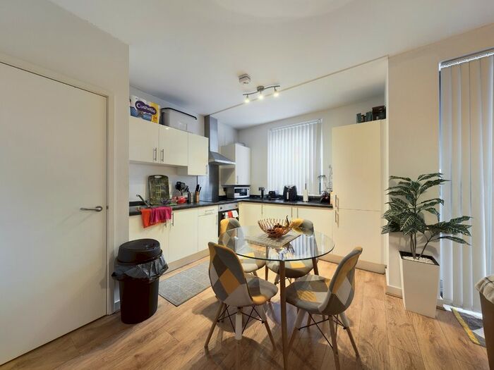 2 Bedroom Flat To Rent In Tabley Street, Liverpool, L1