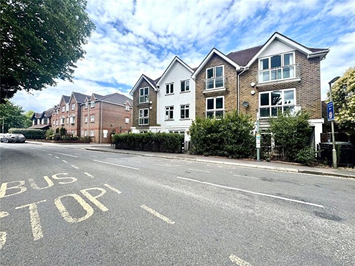 2 Bedroom Flat For Sale In York Road, Woking, Surrey, GU22